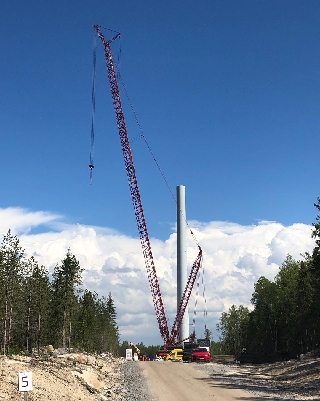 Installation of wind turbines in Finland. Photo: Mammoet